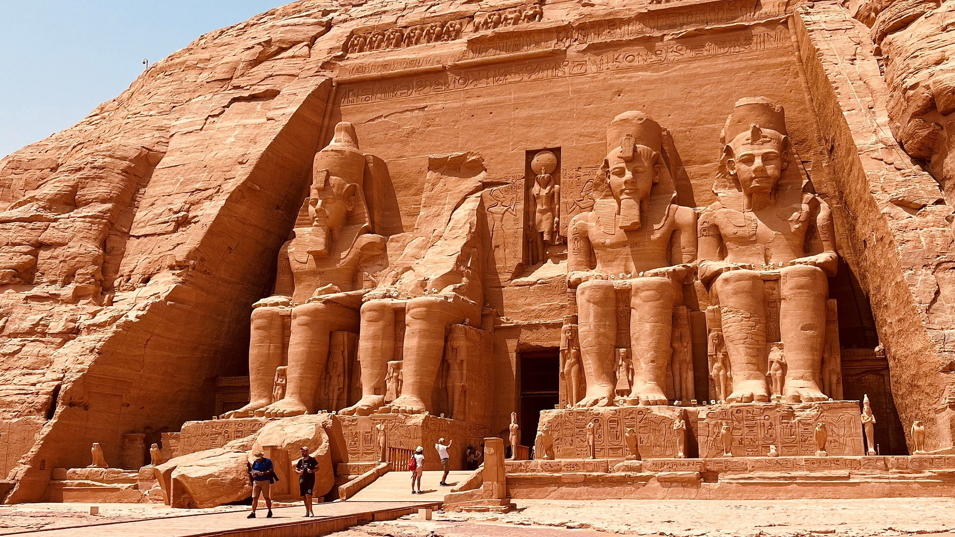 Abu Simbel: Niilin jättiläiset